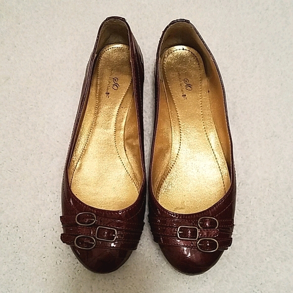 *5/$20* Wear it Declare it Burgundy Girls Shoes - Picture 1 of 8